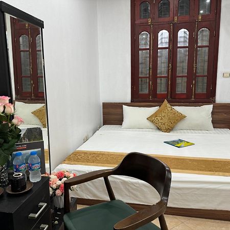 Quynh Moon Homestay Hanoi Buitenkant foto