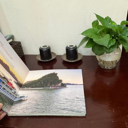 Quynh Moon Homestay Hanoi Buitenkant foto
