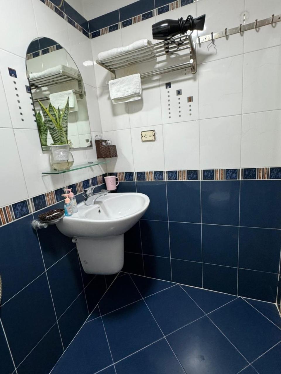 Quynh Moon Homestay Hanoi Buitenkant foto