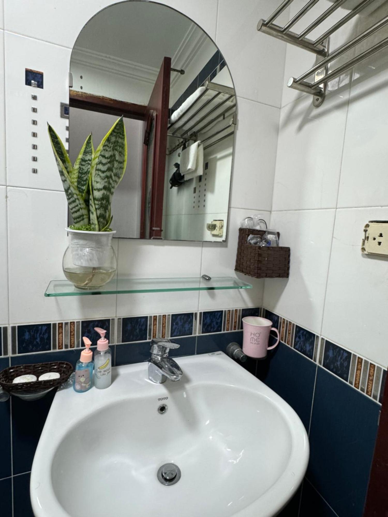 Quynh Moon Homestay Hanoi Buitenkant foto